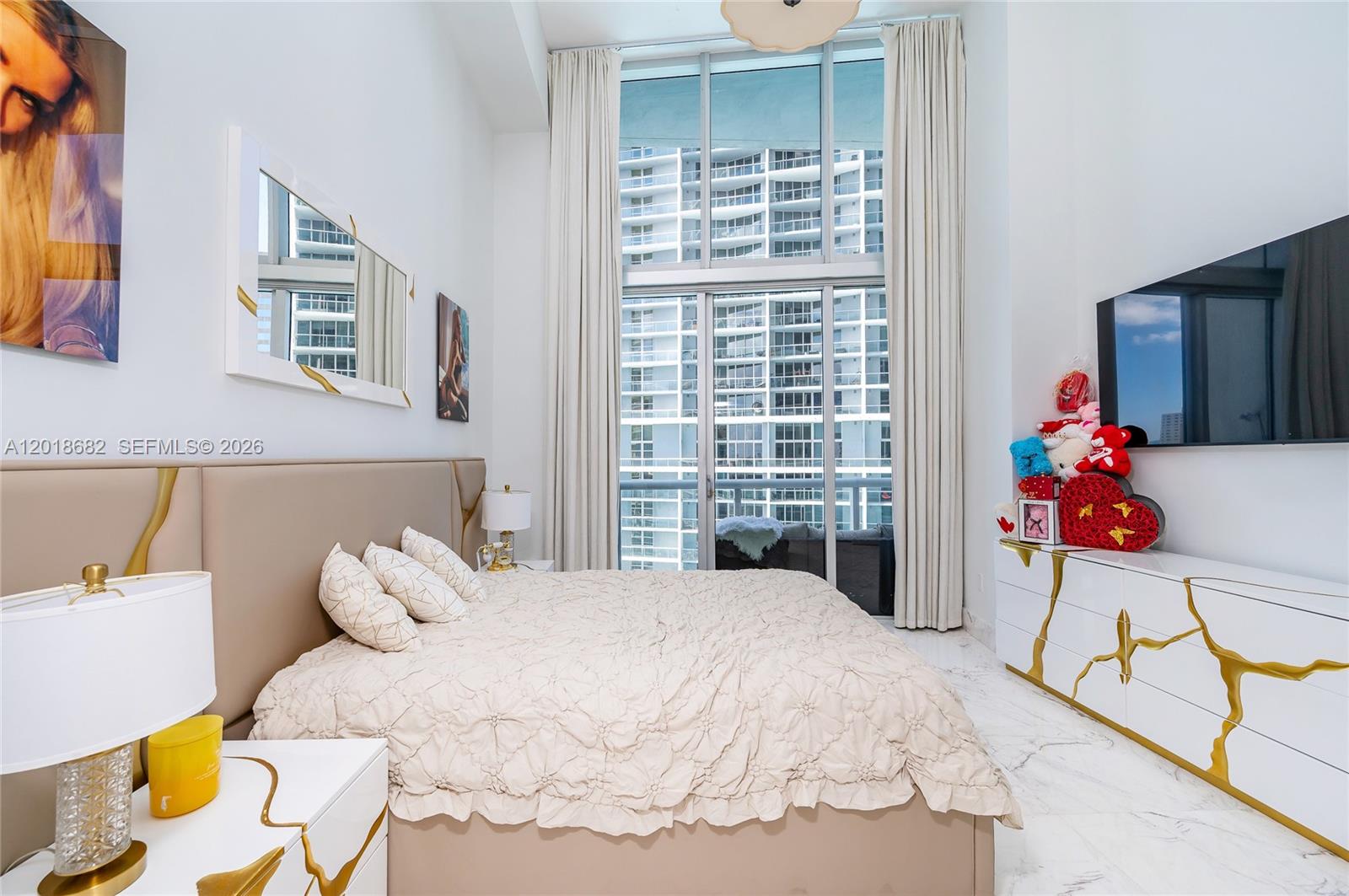 475 Brickell Ave #2209, Miami FL 33131