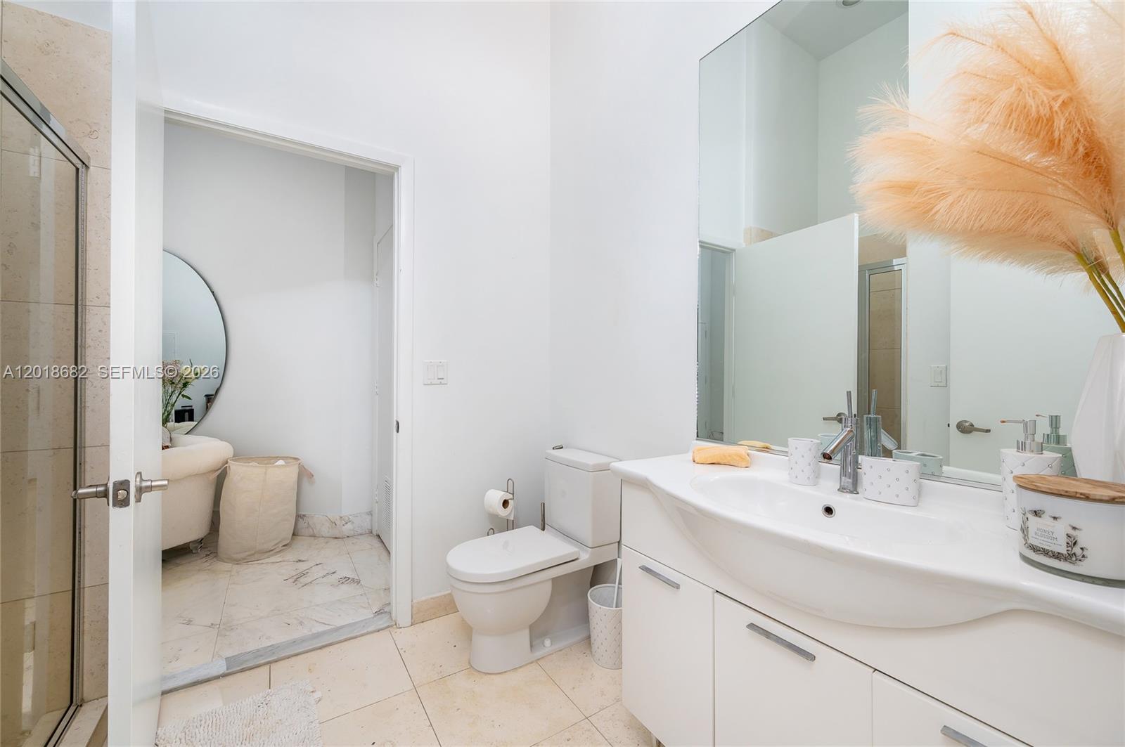 475 Brickell Ave #2209, Miami FL 33131