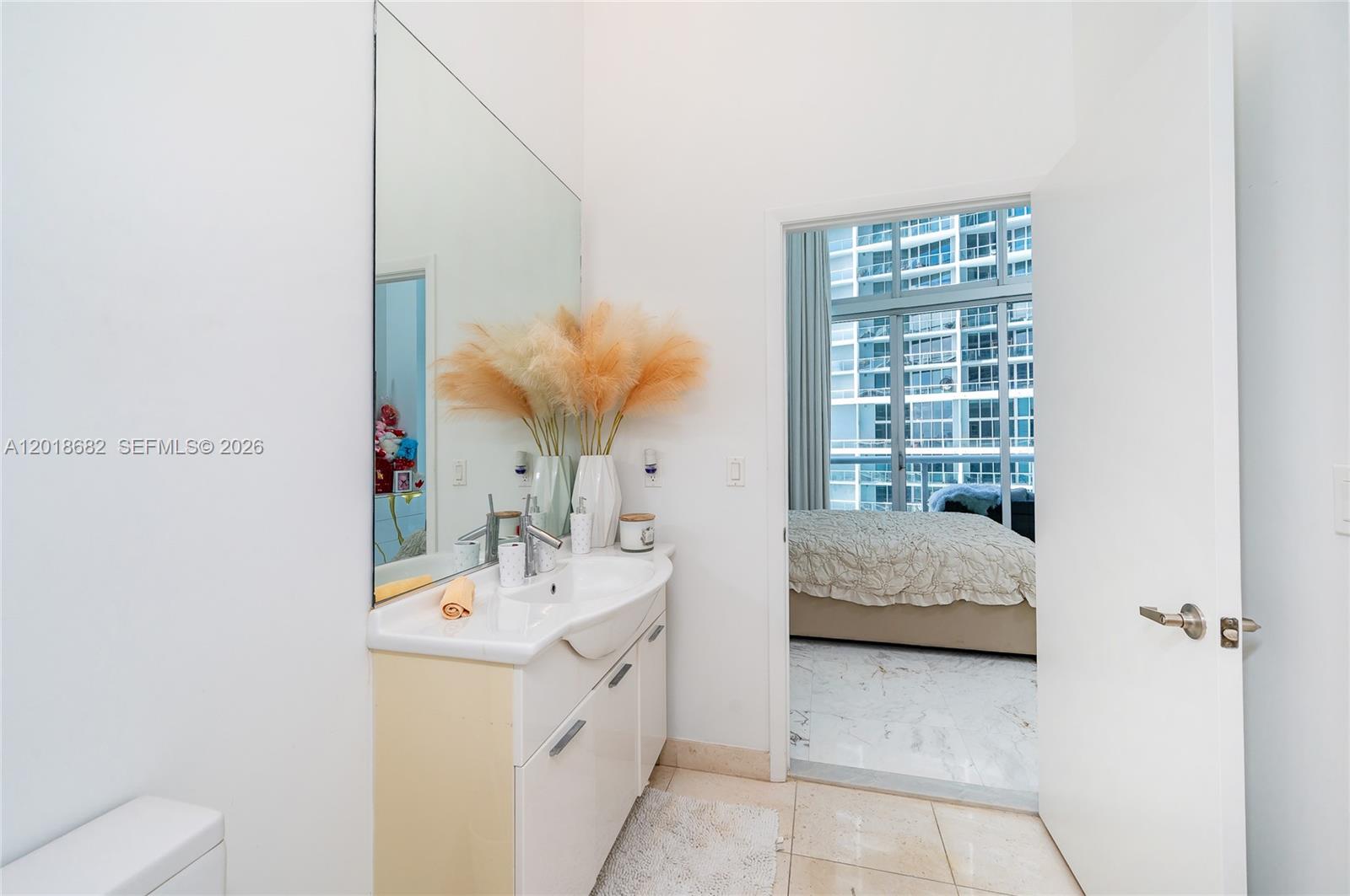 475 Brickell Ave #2209, Miami FL 33131