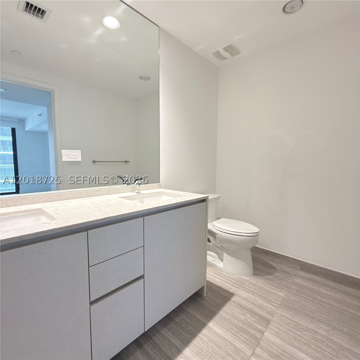 1010 Brickell Ave #2208, Miami FL 33131