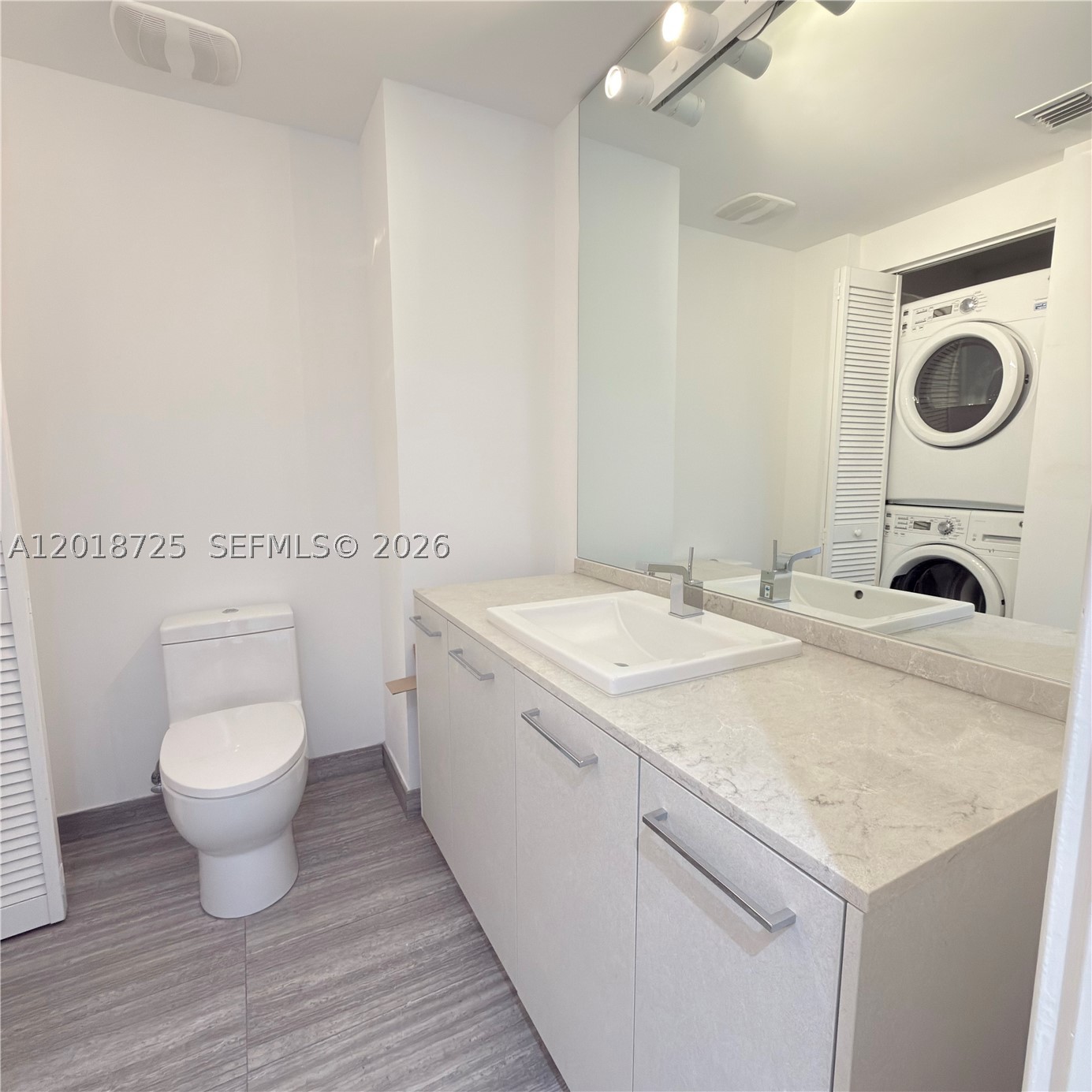 1010 Brickell Ave #2208, Miami FL 33131