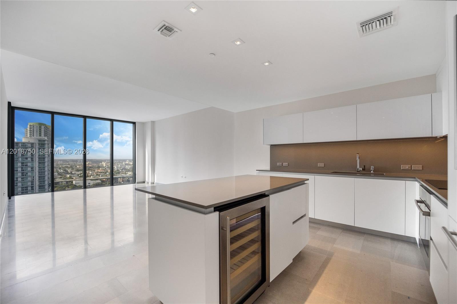 68 SE 6th St #2310, Miami FL 33131