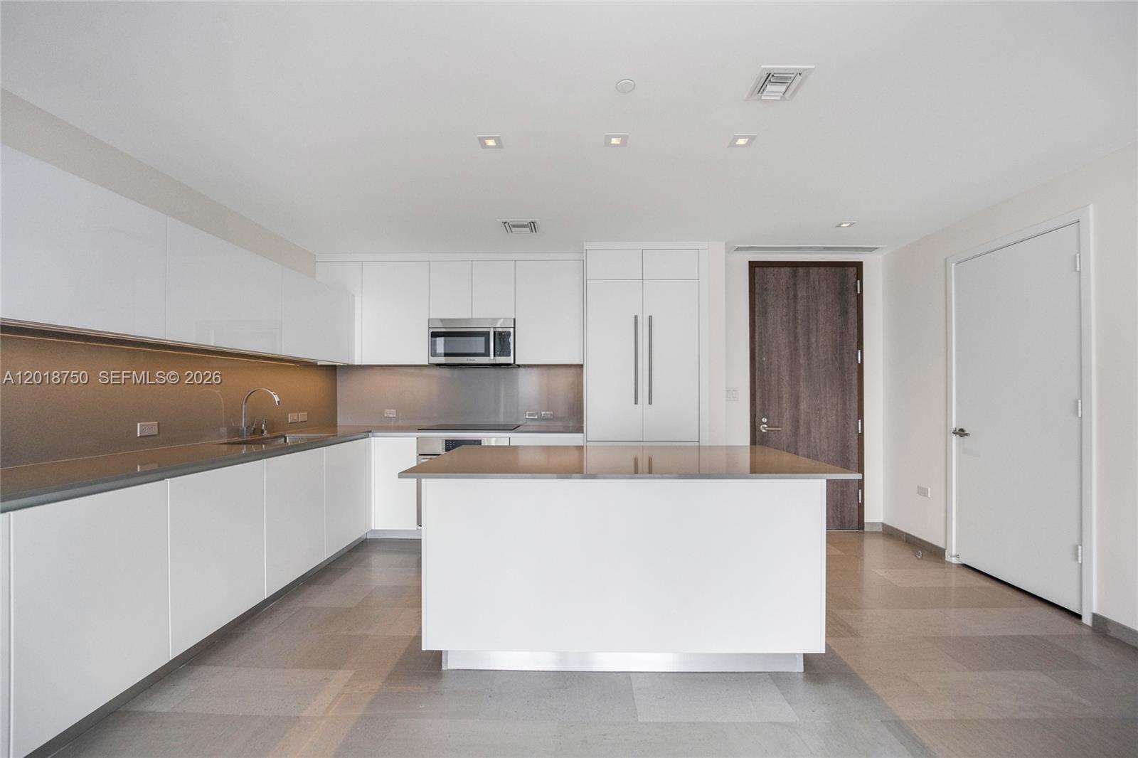 68 SE 6th St #2310, Miami FL 33131