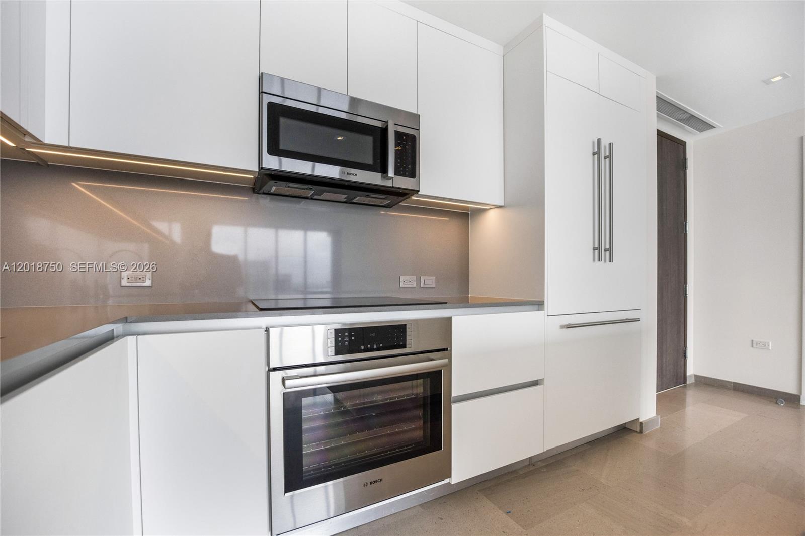 68 SE 6th St #2310, Miami FL 33131