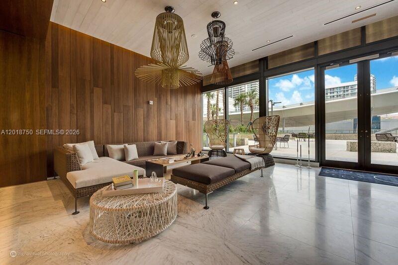 68 SE 6th St #2310, Miami FL 33131