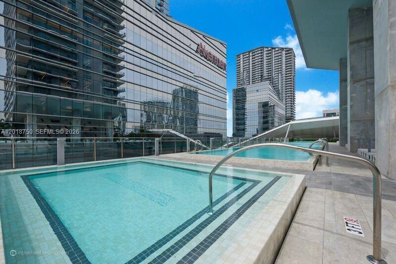 68 SE 6th St #2310, Miami FL 33131