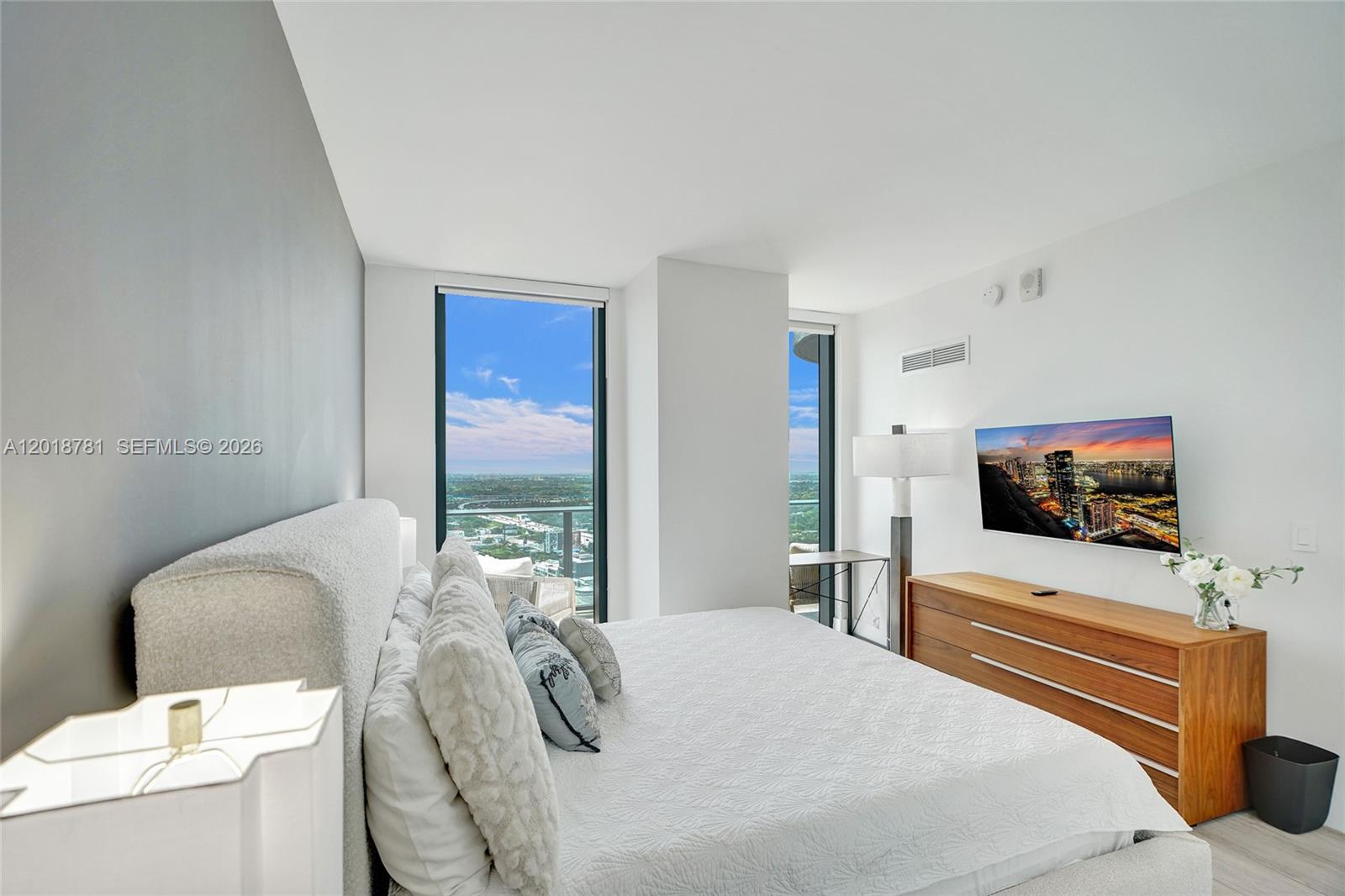 121 NE 34th St #2809, Miami FL 33137