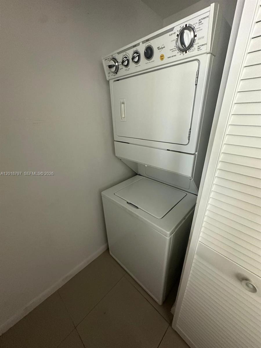 244 Biscayne Blvd #1910, Miami FL 33132
