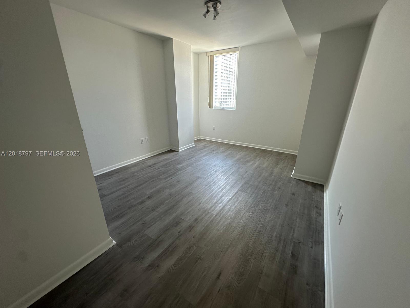 244 Biscayne Blvd #1910, Miami FL 33132