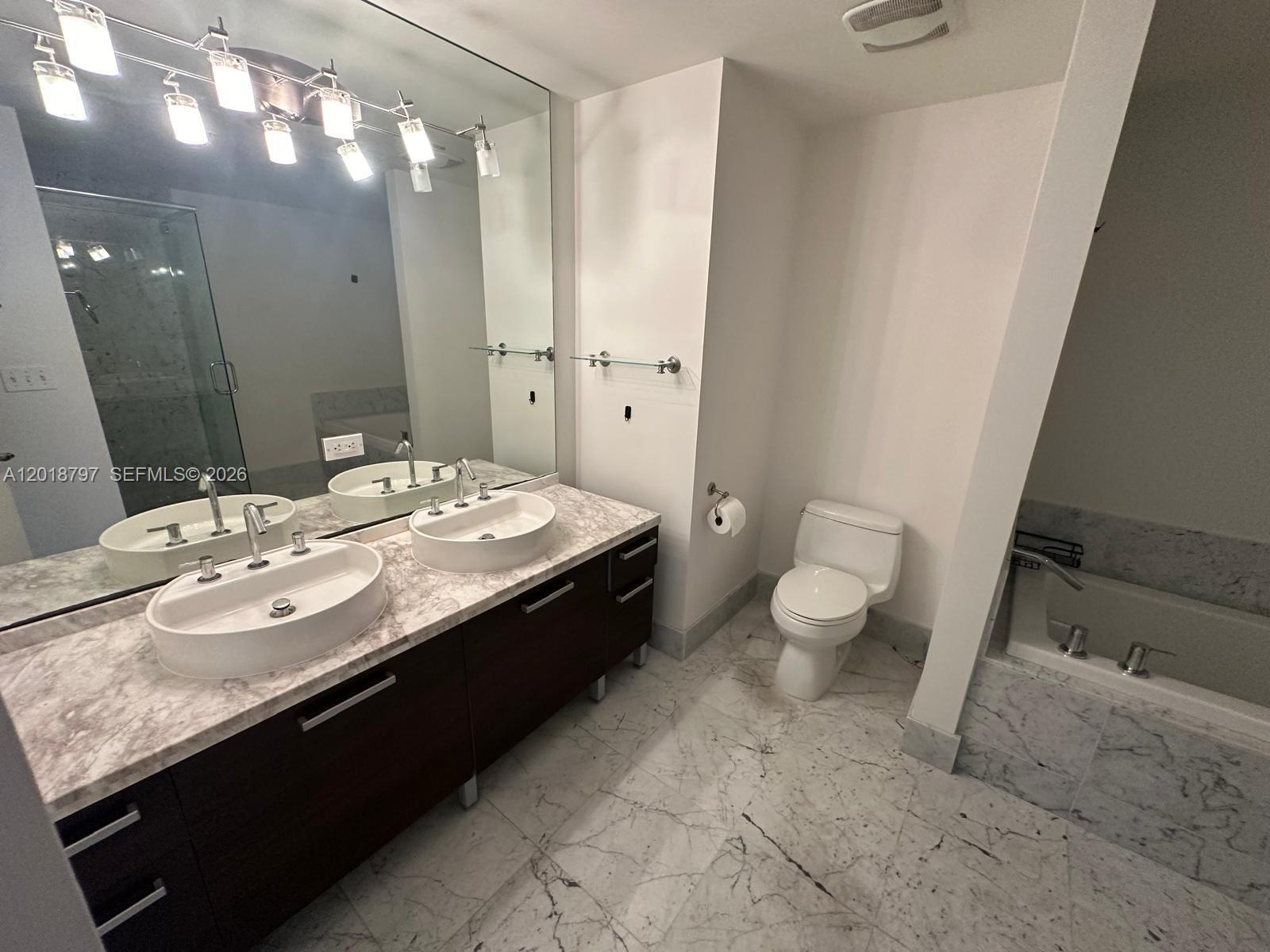 244 Biscayne Blvd #1910, Miami FL 33132