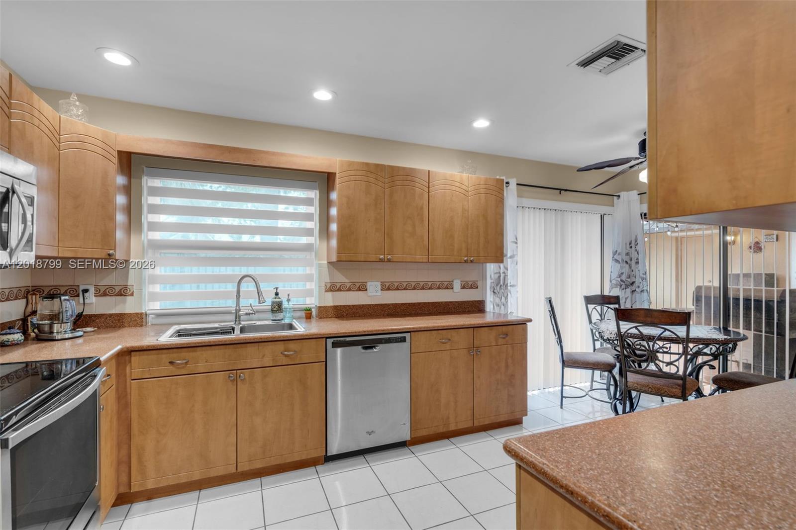 7817 Sunflower Dr, Margate FL 33063