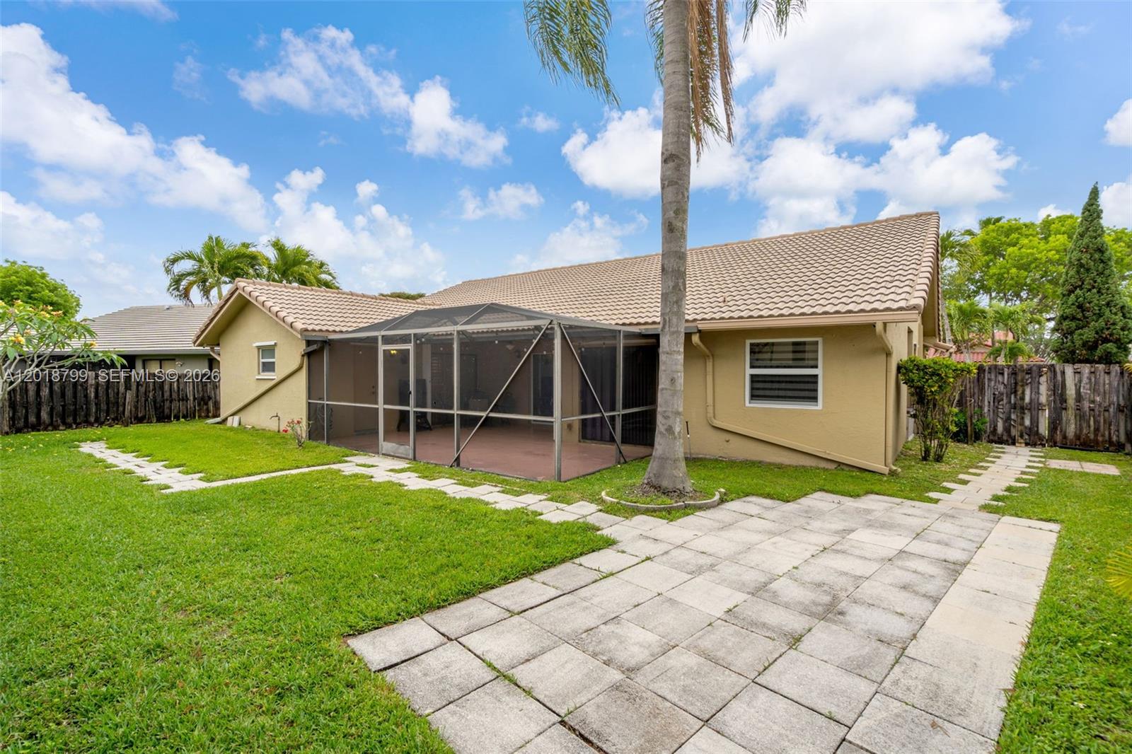 7817 Sunflower Dr, Margate FL 33063