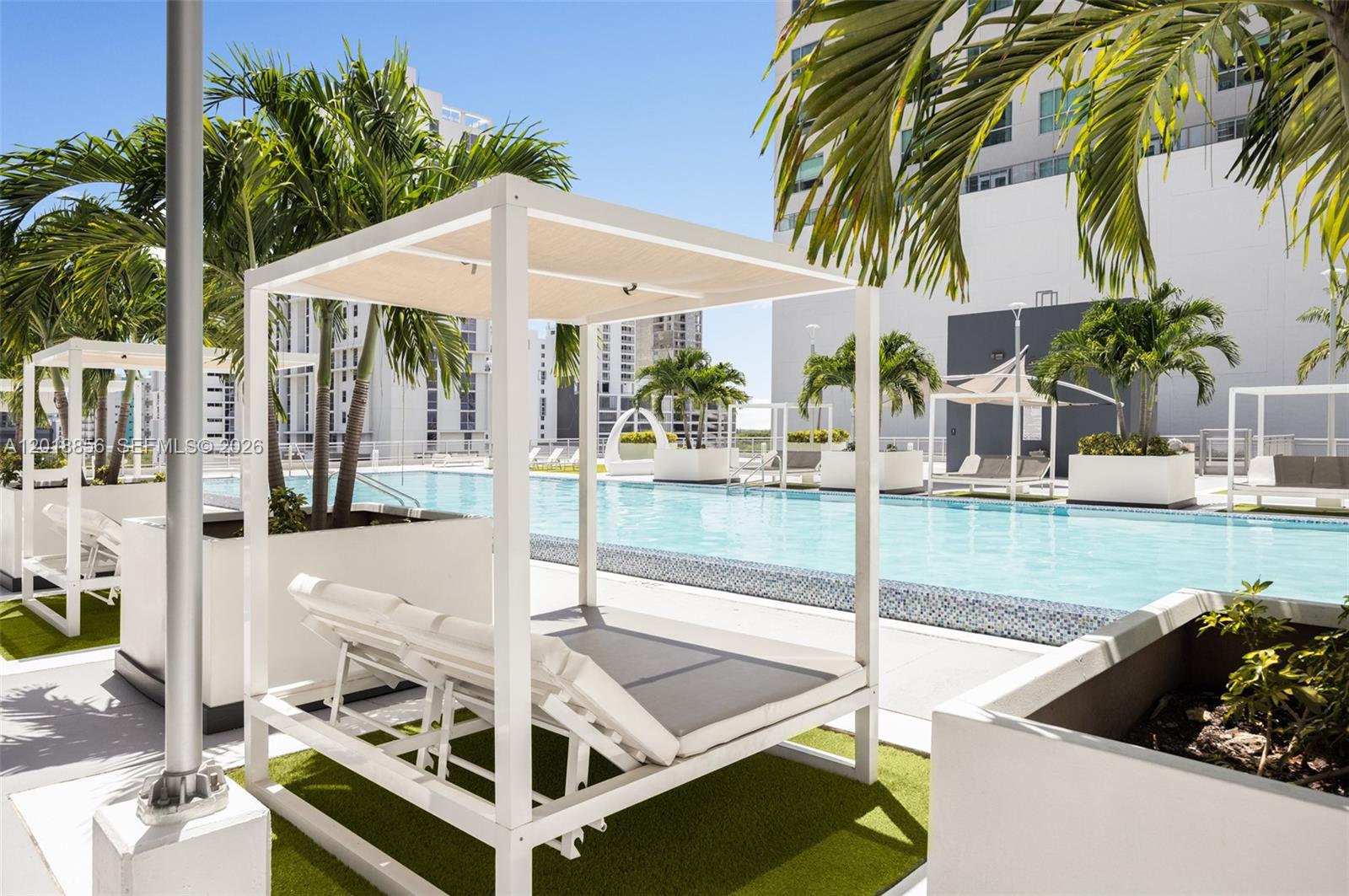 690 SW 1st Ct #PHI10, Miami FL 33130