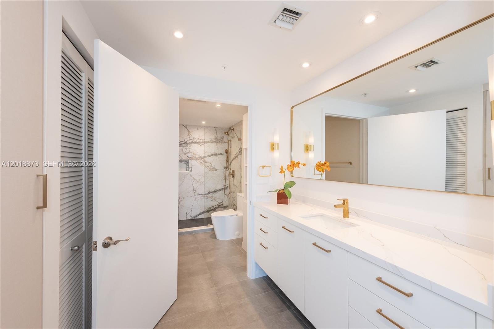 848 Brickell Key Dr #2703, Miami FL 33131