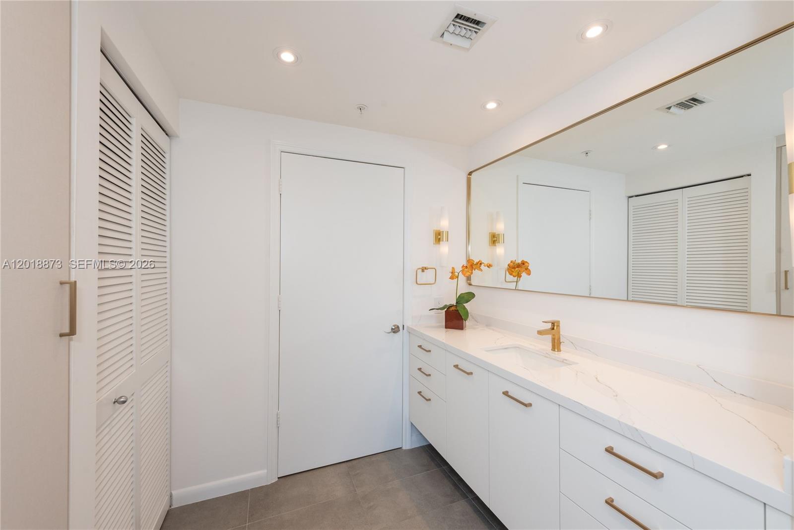 848 Brickell Key Dr #2703, Miami FL 33131
