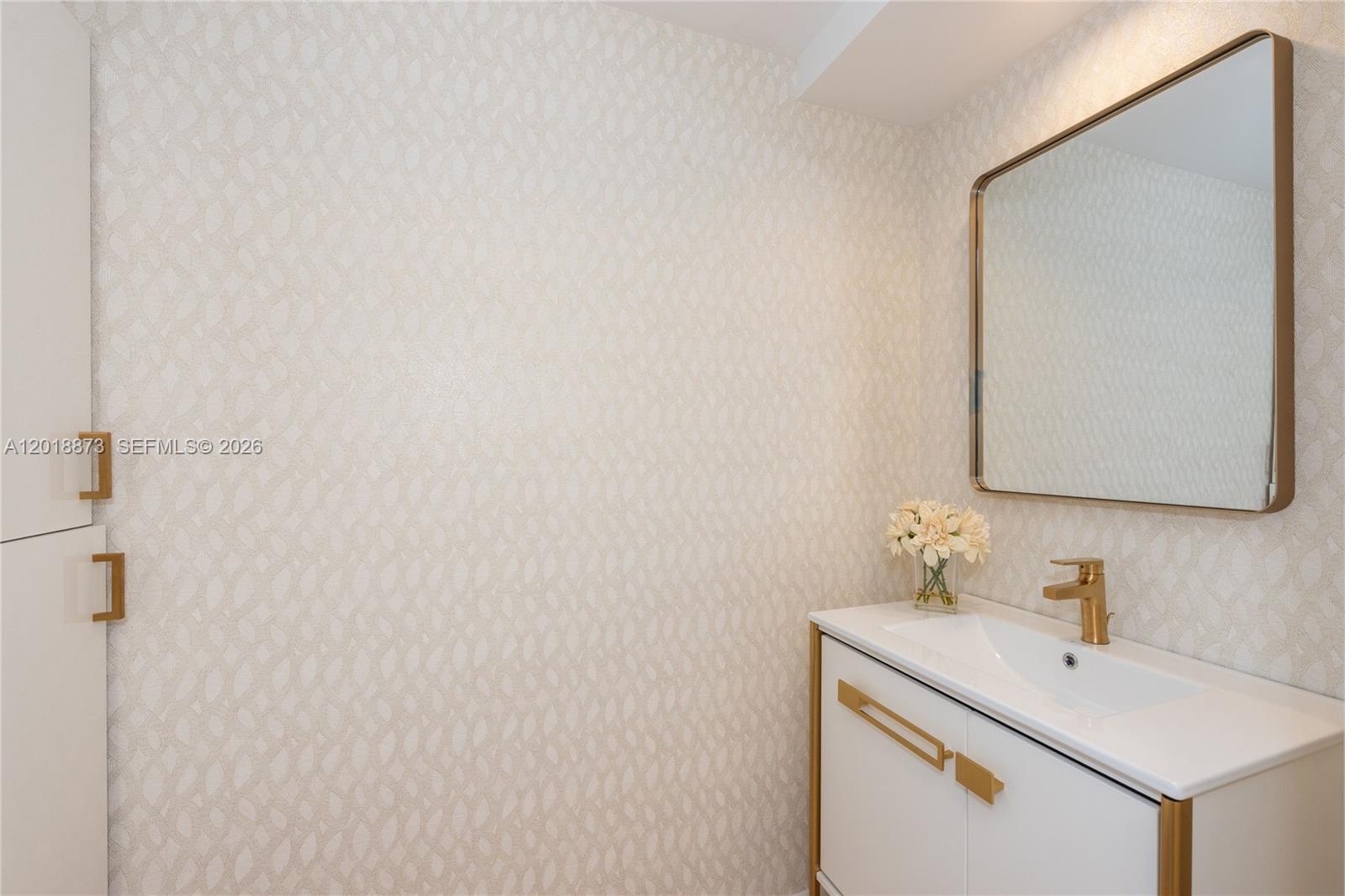 848 Brickell Key Dr #2703, Miami FL 33131