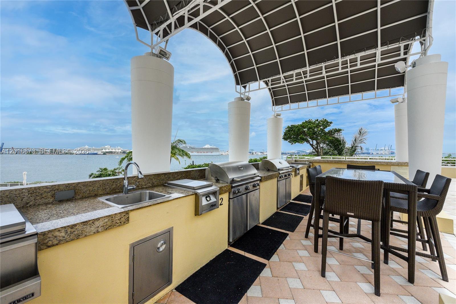 848 Brickell Key Dr #2703, Miami FL 33131