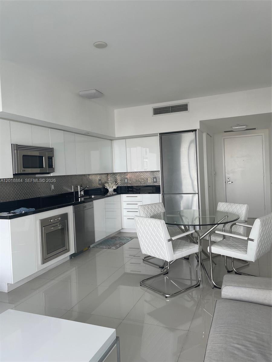 92 SW 3rd St #3008, Miami FL 33130