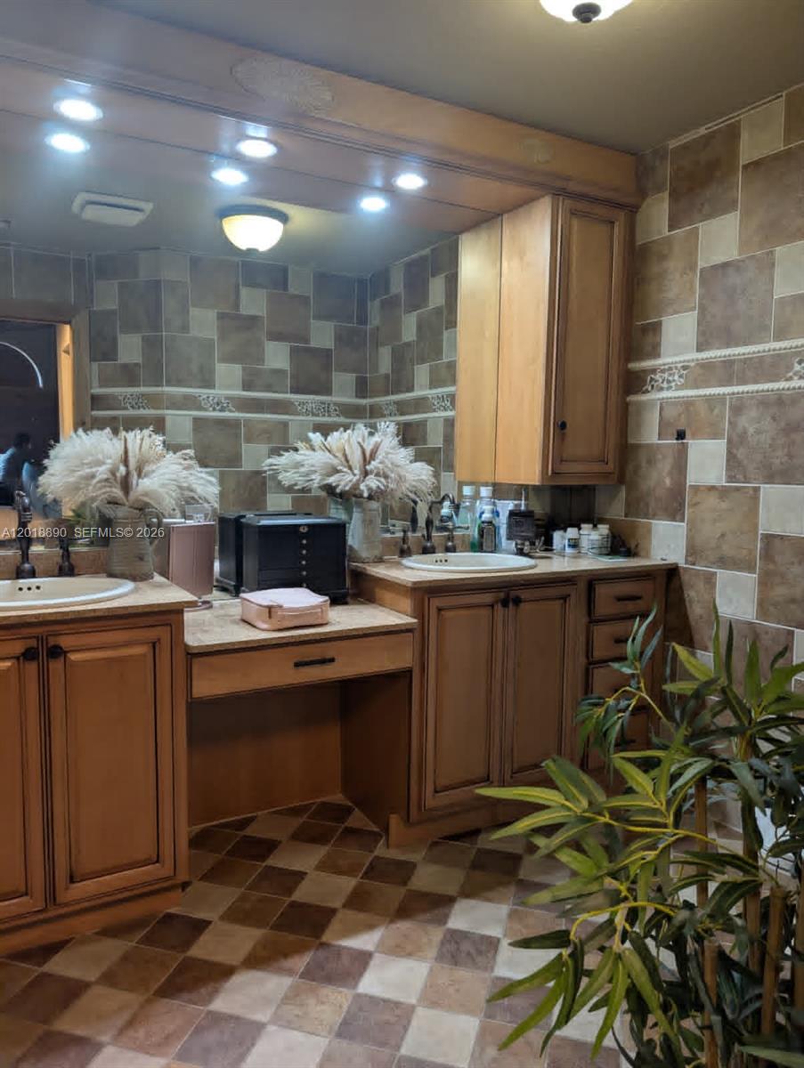 2608 NW 79th Ave, Margate FL 33063