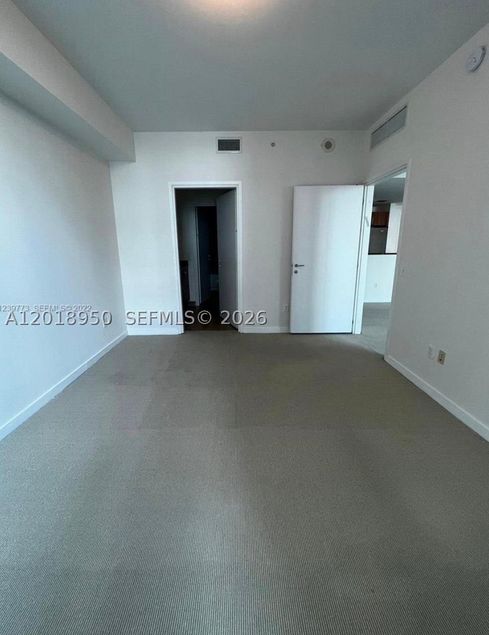 300 S Biscayne Blvd #T-1606, Miami FL 33131
