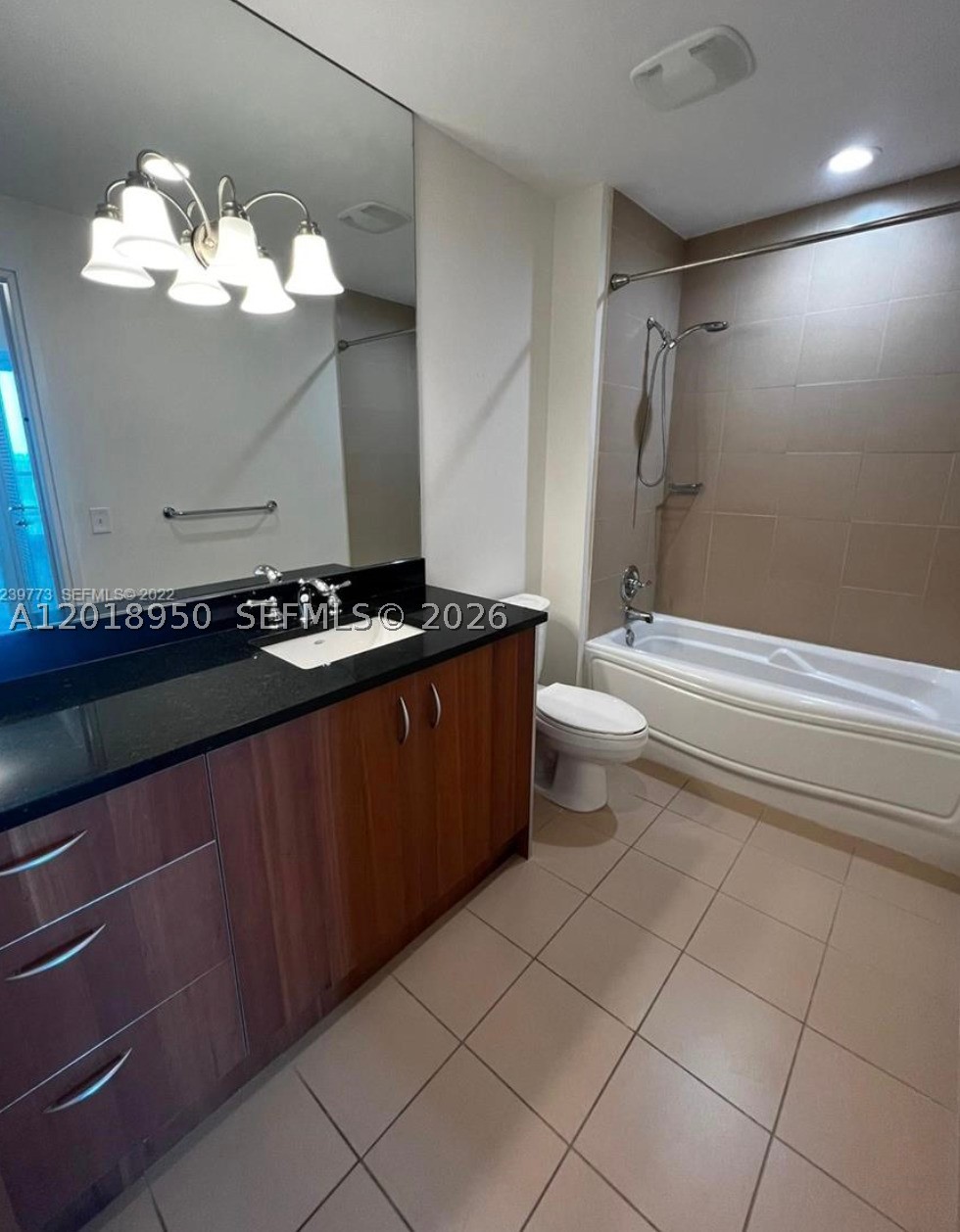 300 S Biscayne Blvd #T-1606, Miami FL 33131