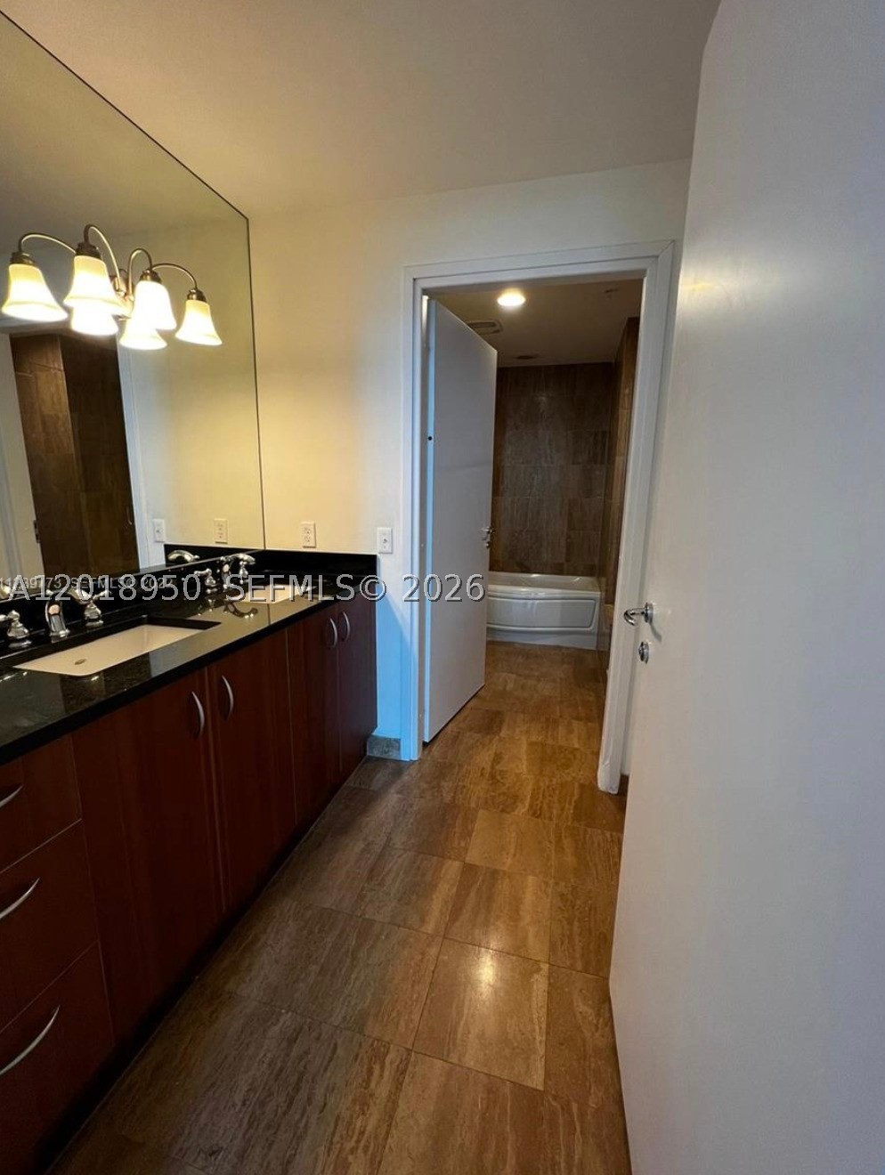 300 S Biscayne Blvd #T-1606, Miami FL 33131
