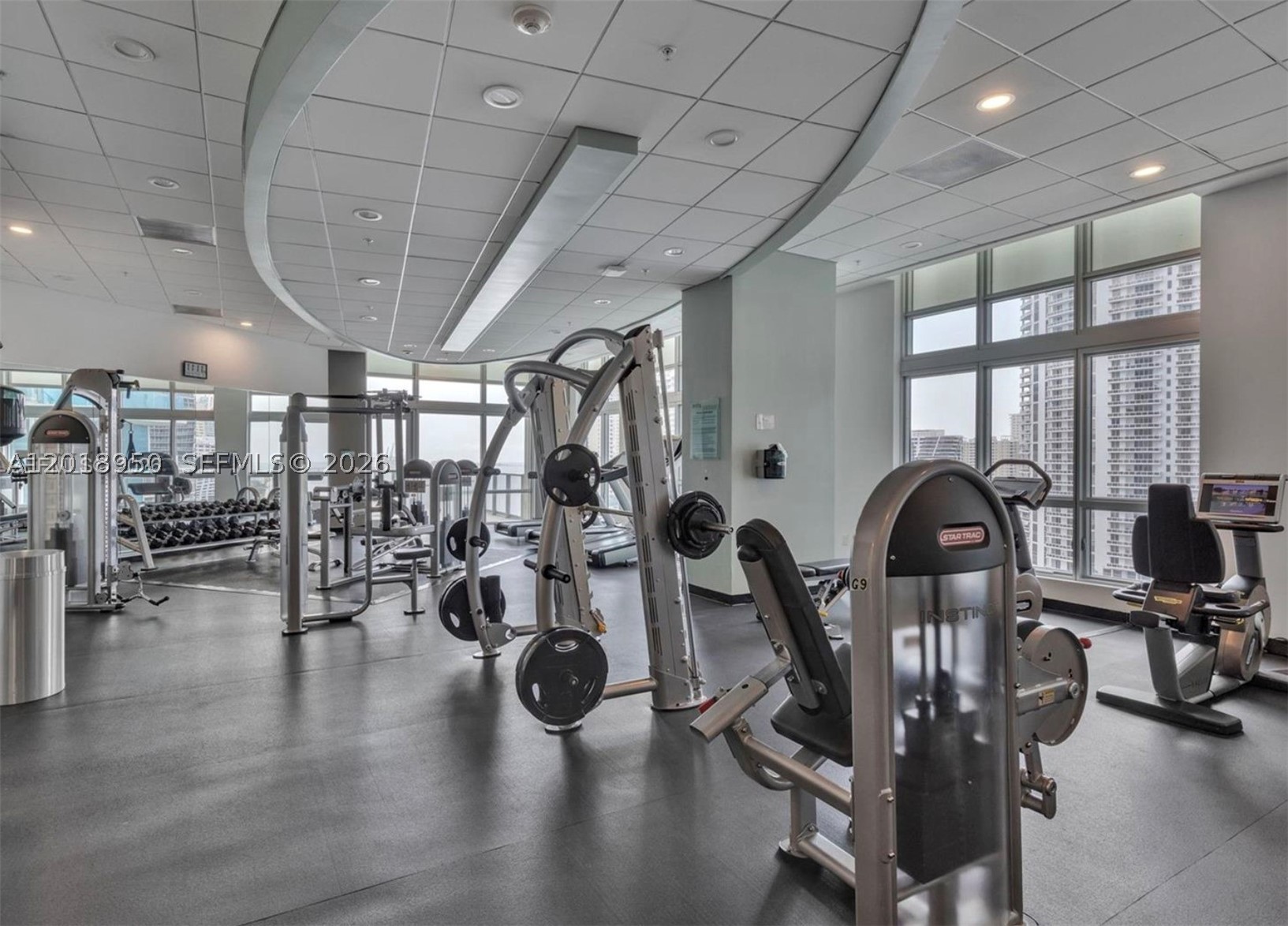 300 S Biscayne Blvd #T-1606, Miami FL 33131