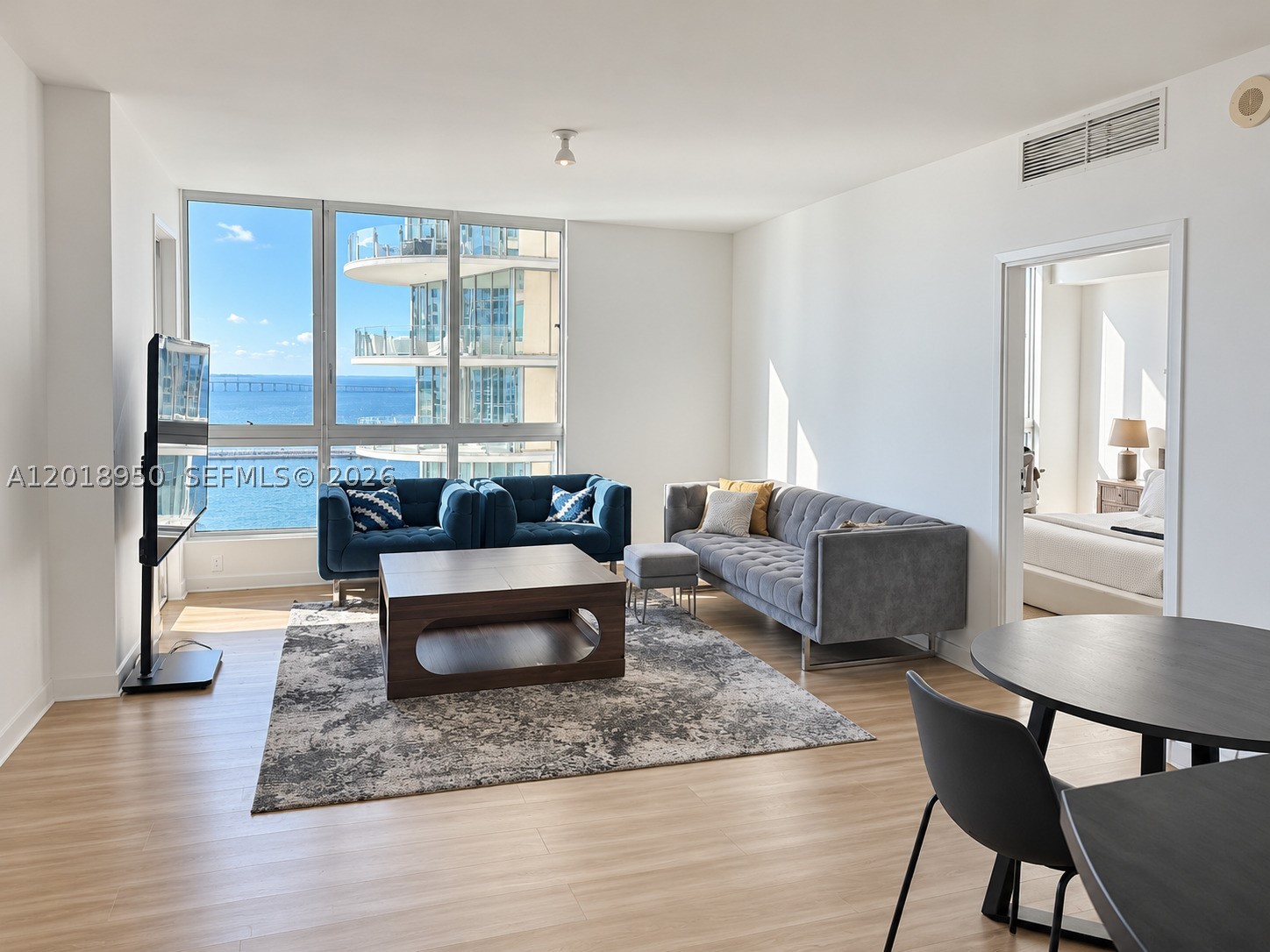 300 S Biscayne Blvd #T-1606, Miami FL 33131