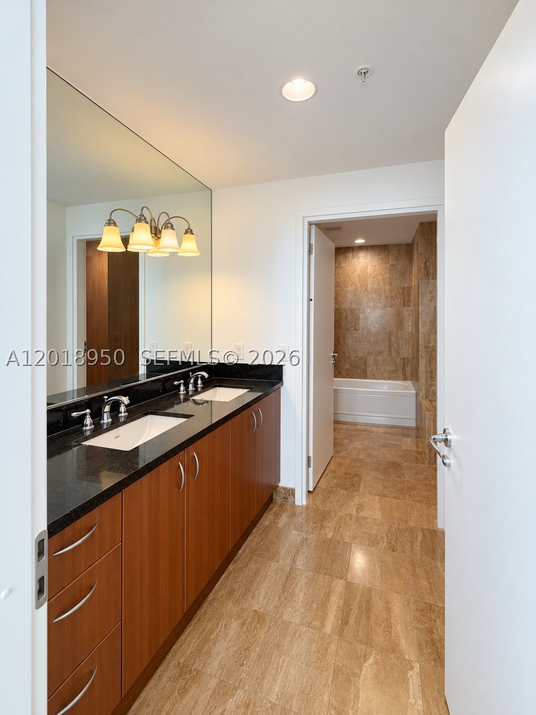 300 S Biscayne Blvd #T-1606, Miami FL 33131