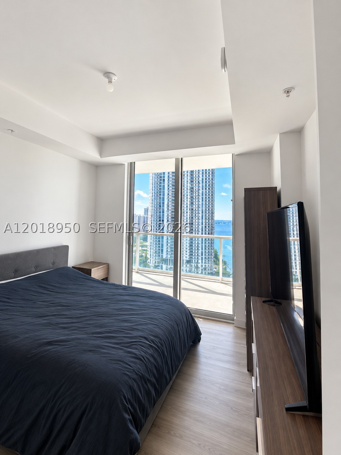 300 S Biscayne Blvd #T-1606, Miami FL 33131