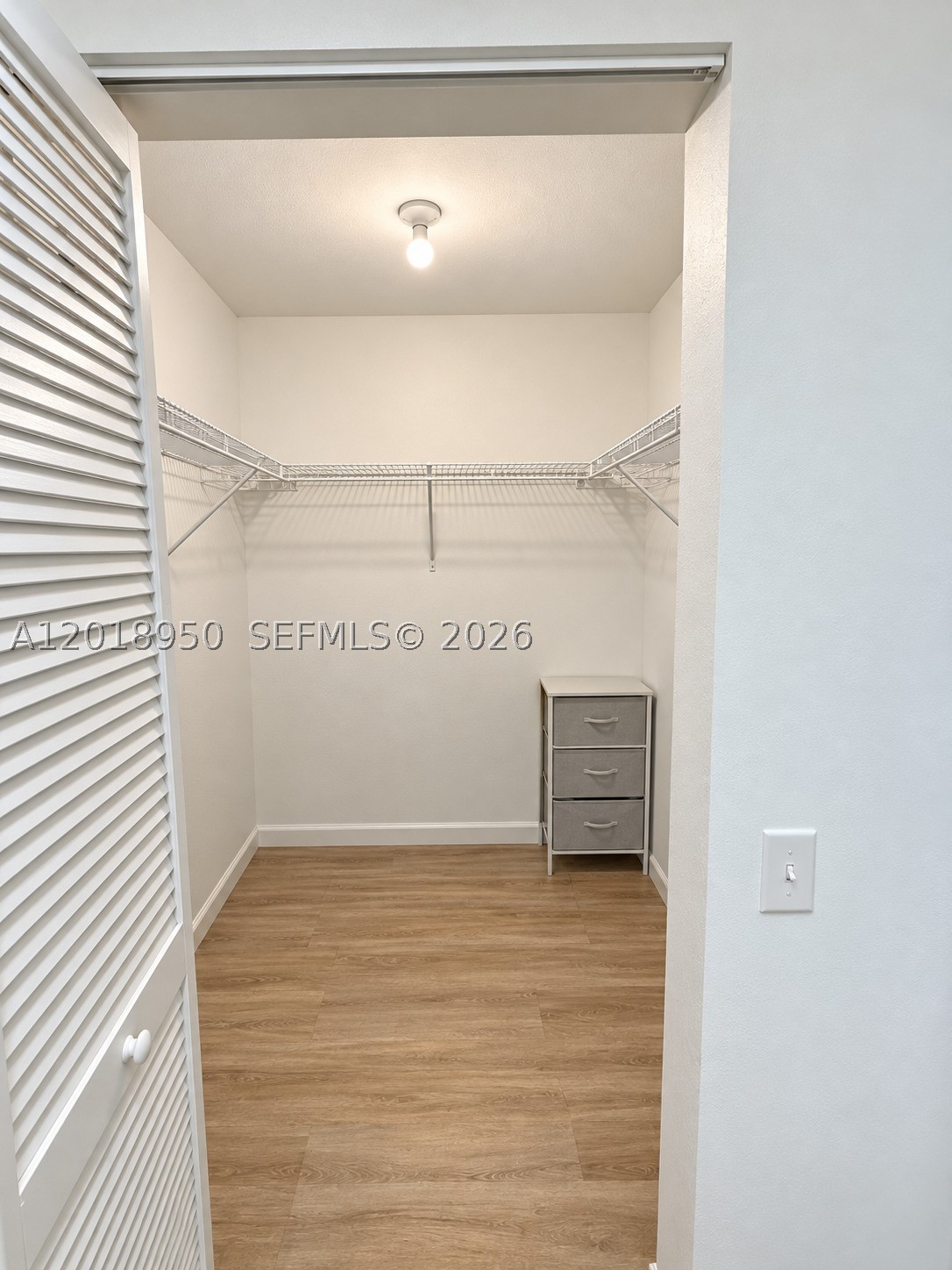 300 S Biscayne Blvd #T-1606, Miami FL 33131
