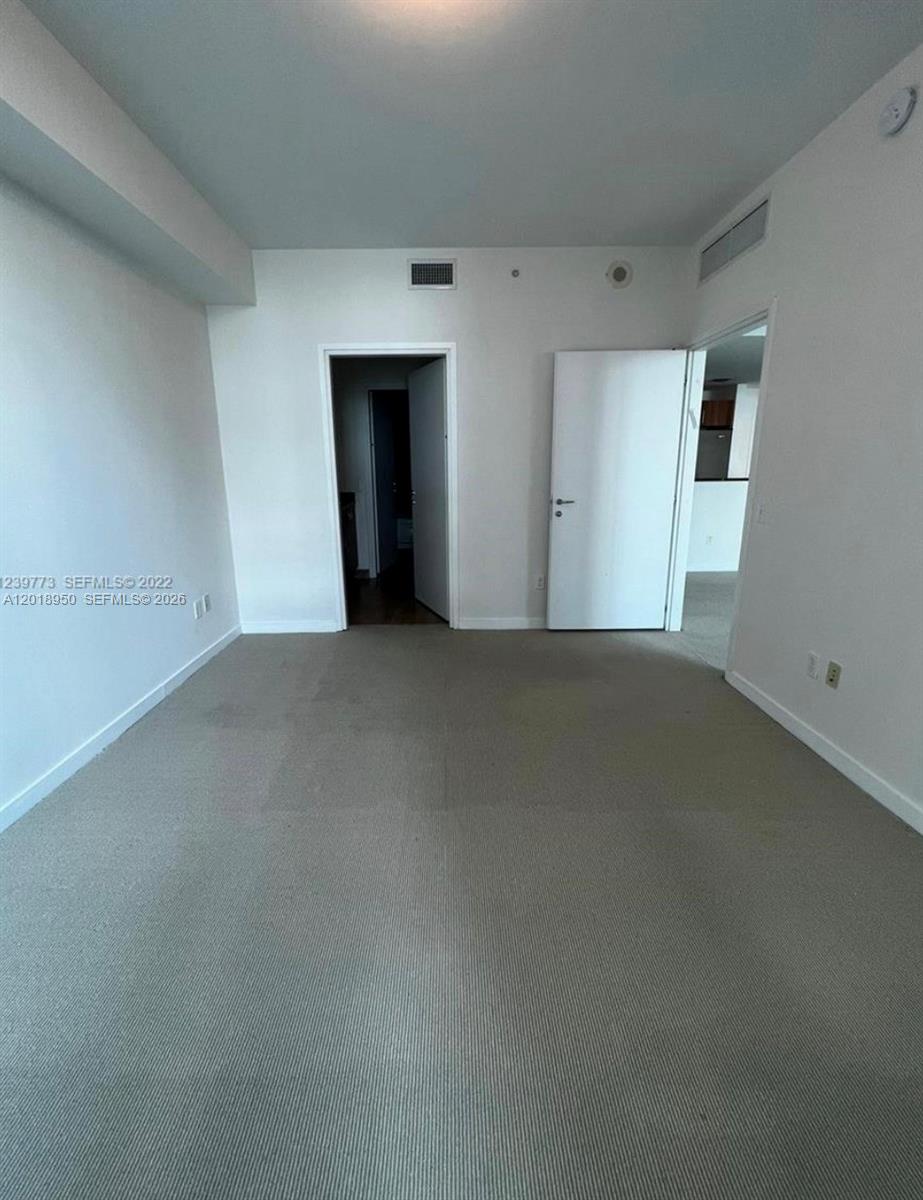 300 S Biscayne Blvd #T-1606, Miami FL 33131