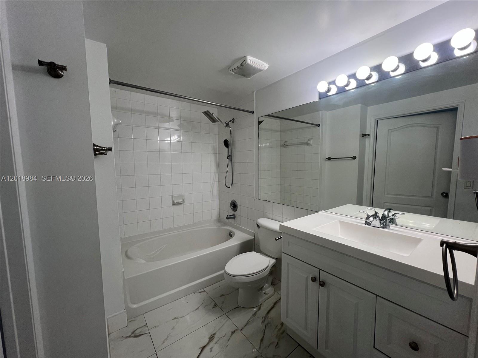 5085 NW 7th St #711, Miami FL 33126