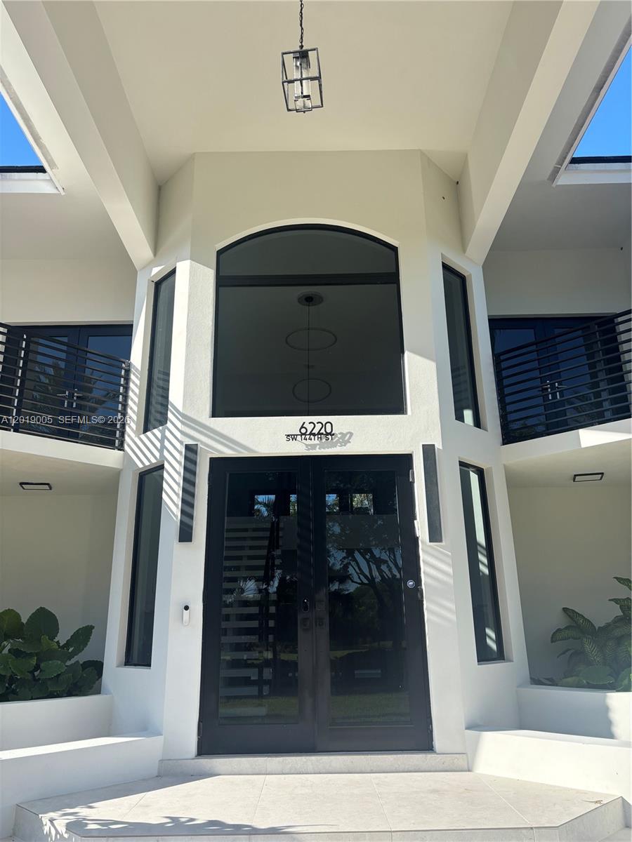 6220 SW 144th St, Coral Gables FL 33158