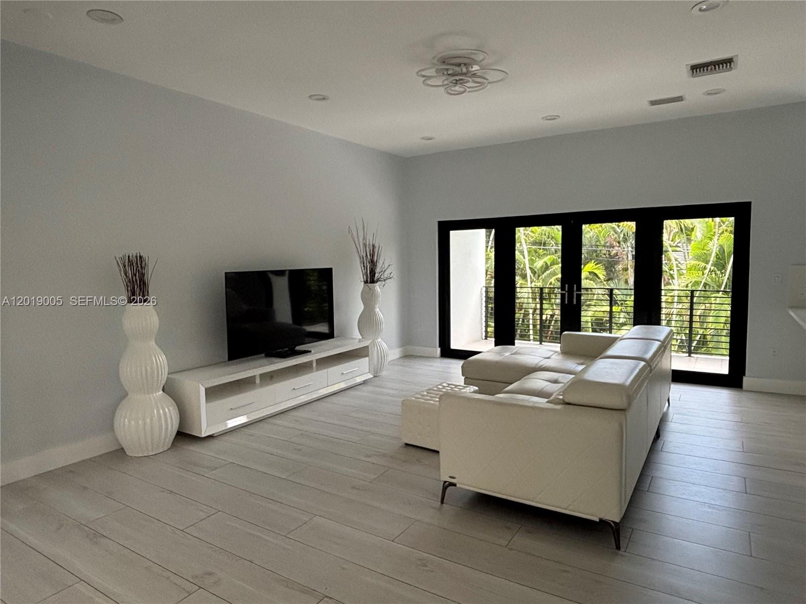 6220 SW 144th St, Coral Gables FL 33158