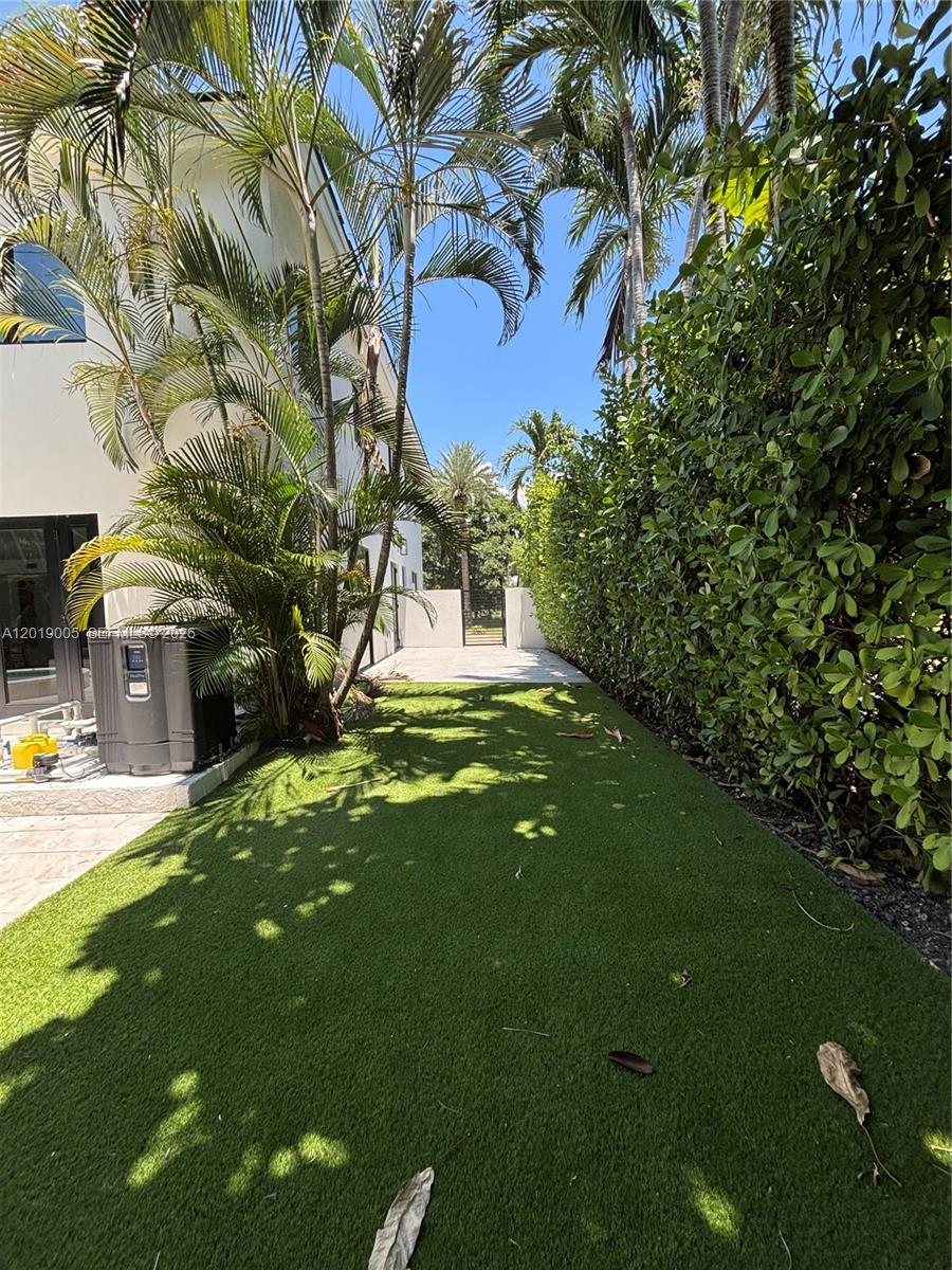 6220 SW 144th St, Coral Gables FL 33158