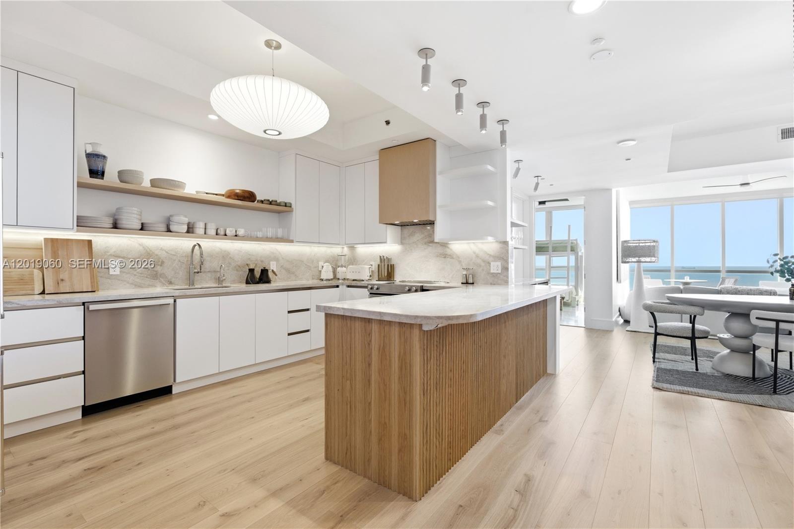 100 S Pointe Dr #1807, Miami Beach FL 33139