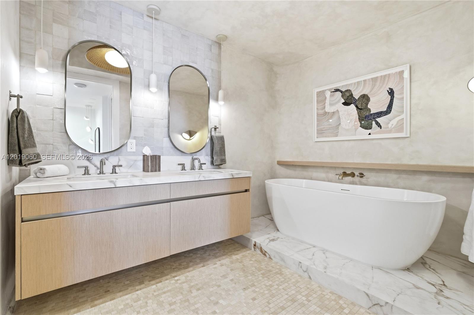 100 S Pointe Dr #1807, Miami Beach FL 33139