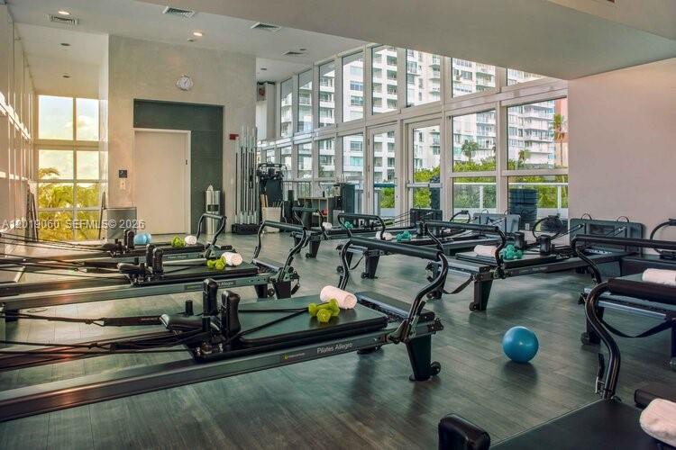 100 S Pointe Dr #1807, Miami Beach FL 33139