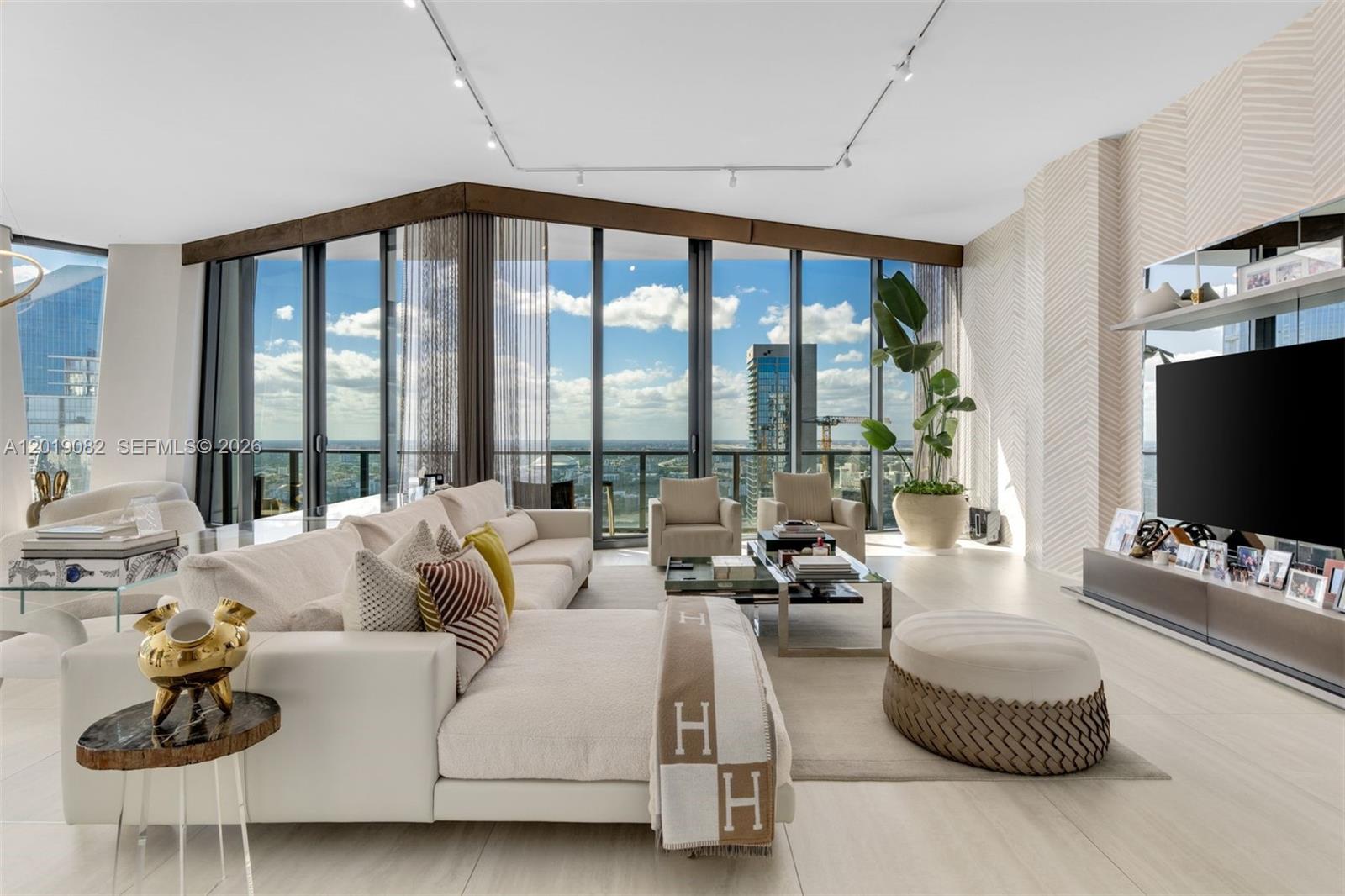 1000 Biscayne Blvd #5101, Miami FL 33132
