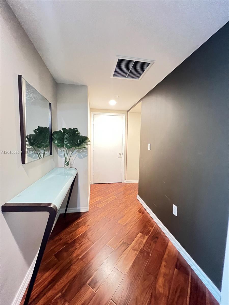 55 SE 6th St #3305, Miami FL 33131
