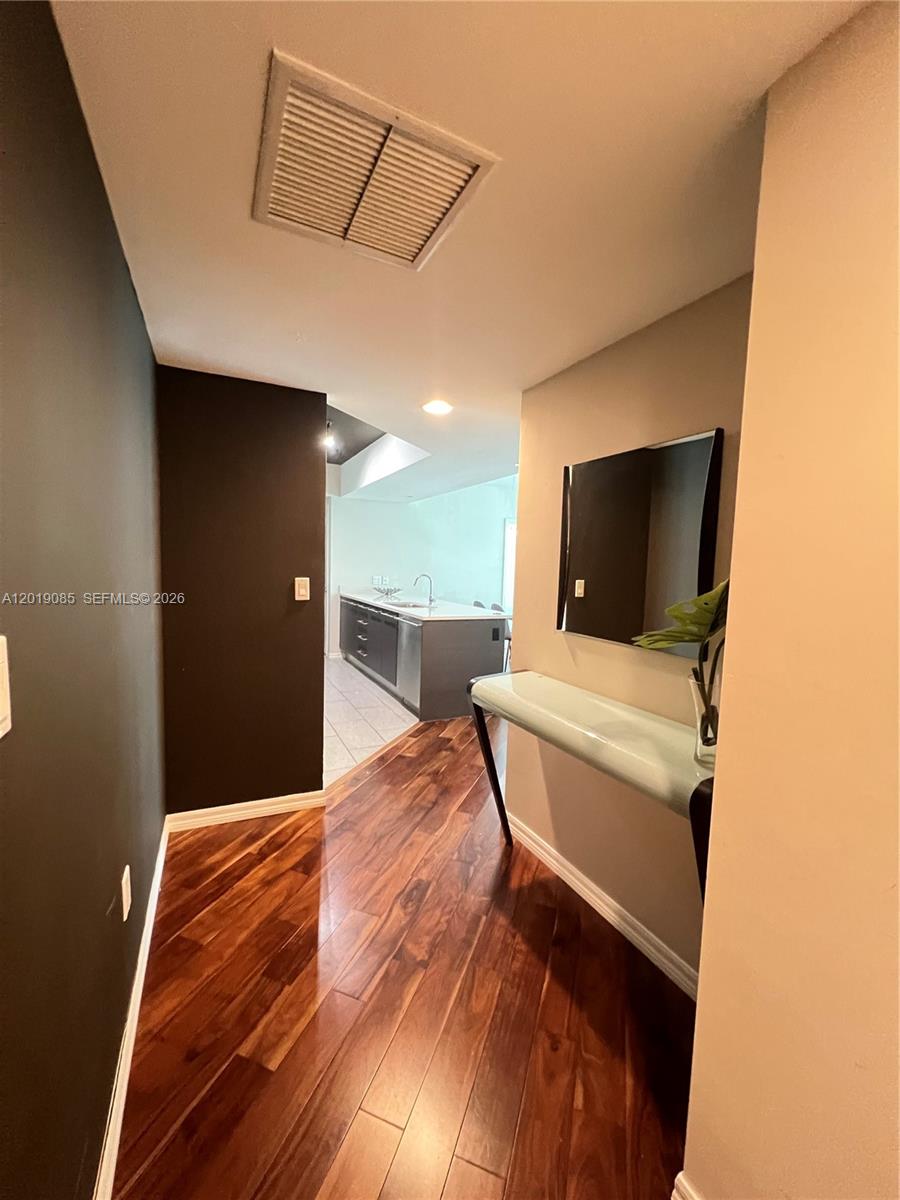 55 SE 6th St #3305, Miami FL 33131