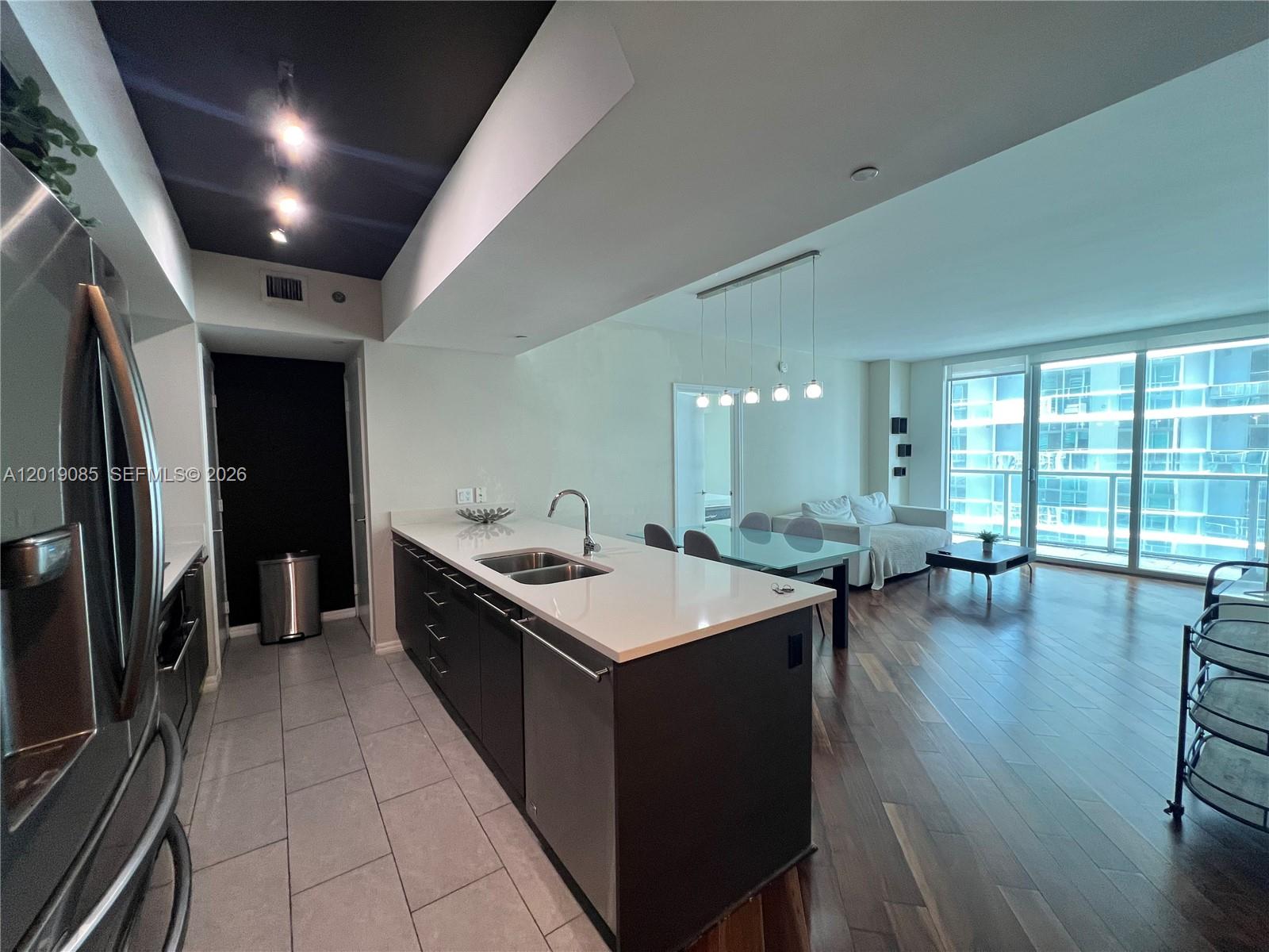 55 SE 6th St #3305, Miami FL 33131