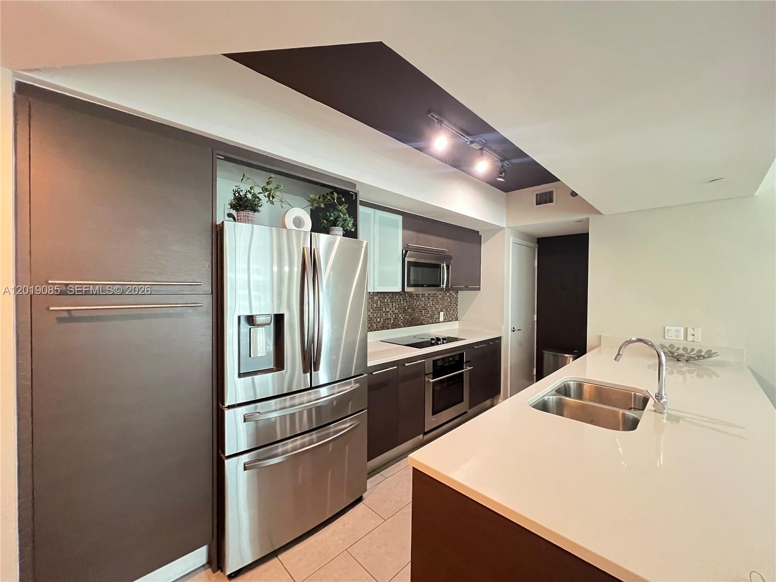 55 SE 6th St #3305, Miami FL 33131