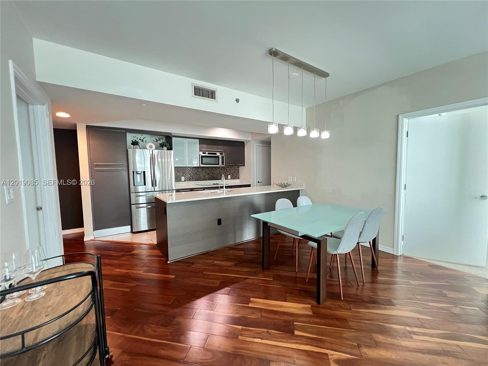 55 SE 6th St #3305, Miami FL 33131