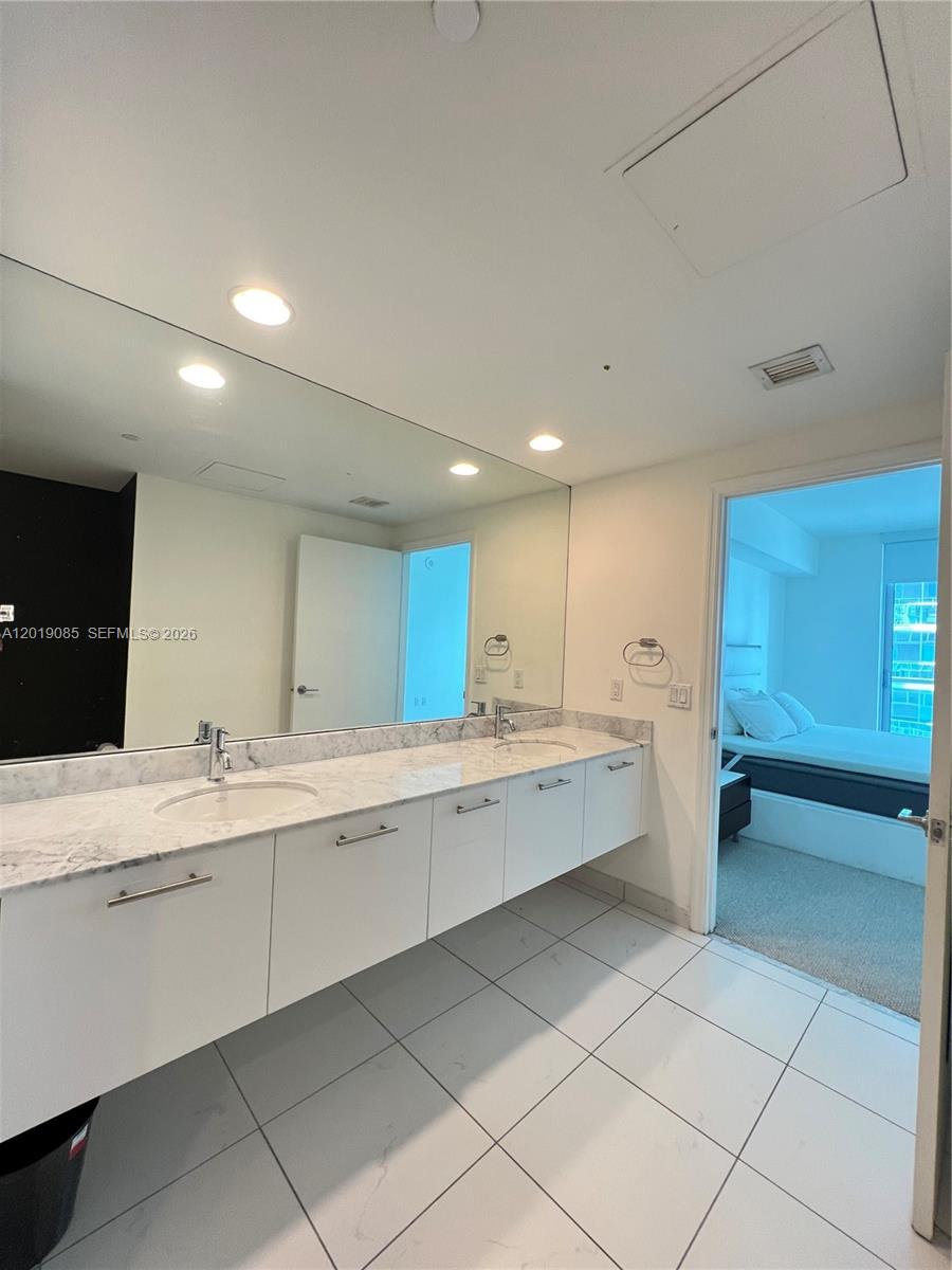 55 SE 6th St #3305, Miami FL 33131