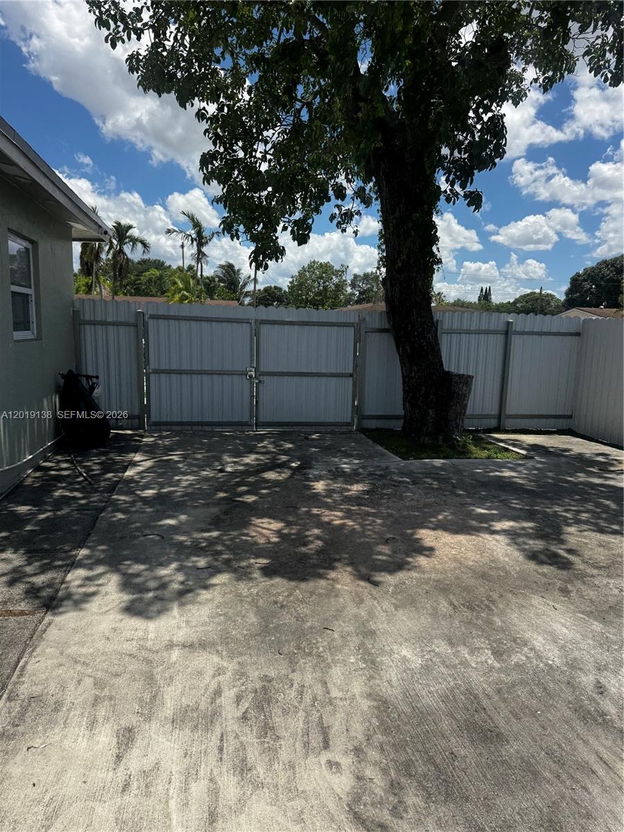 3251 NW 177th Ter, Miami Gardens FL 33056