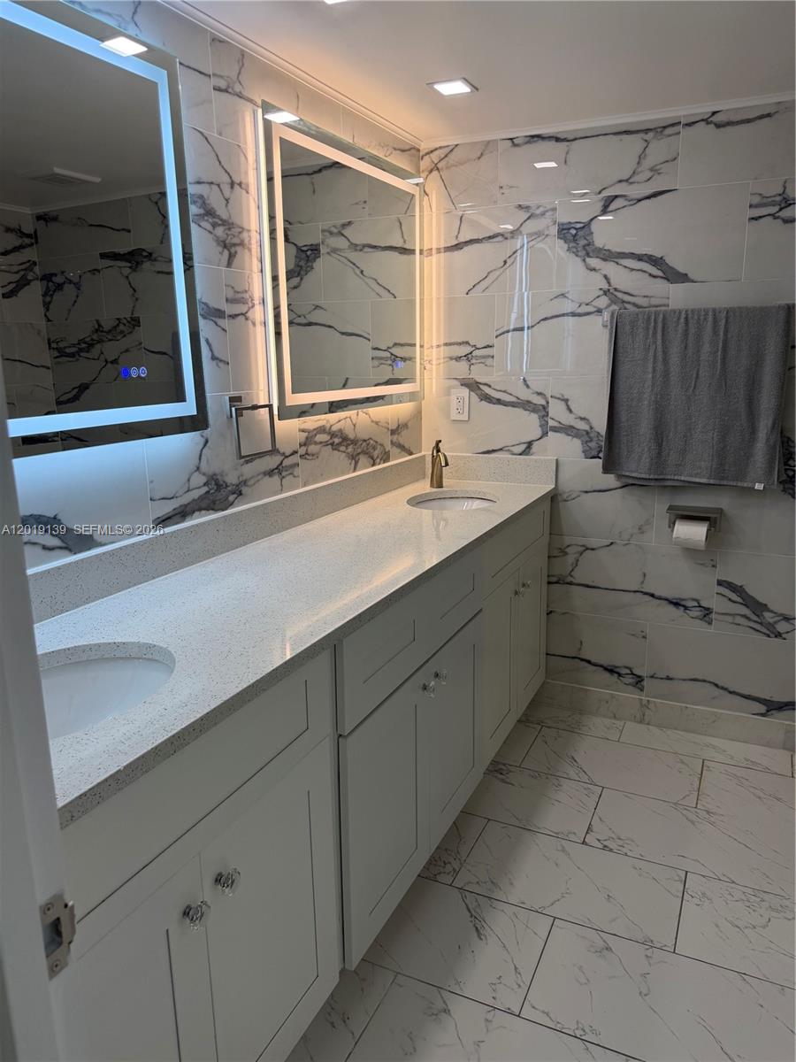 100 Golden Isles Dr #313, Hallandale Beach FL 33009