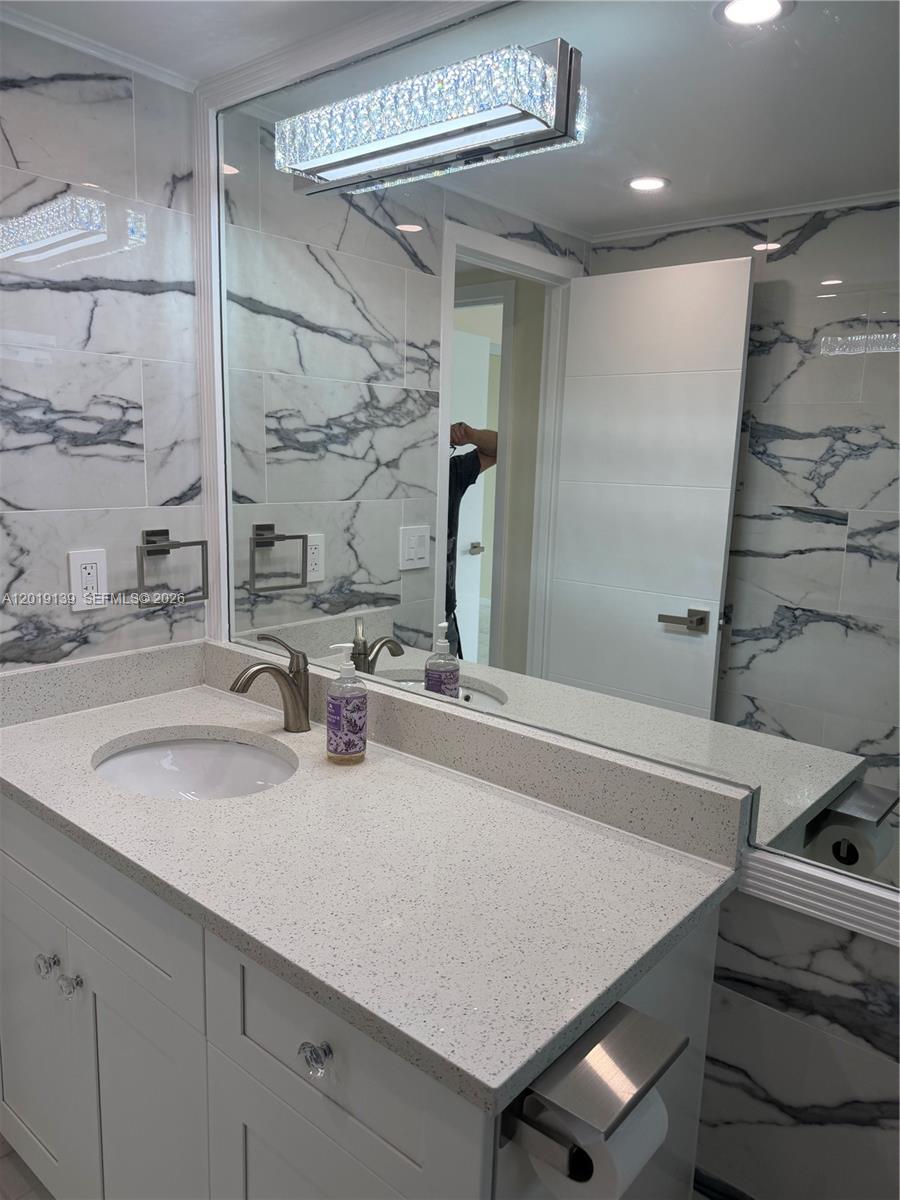 100 Golden Isles Dr #313, Hallandale Beach FL 33009