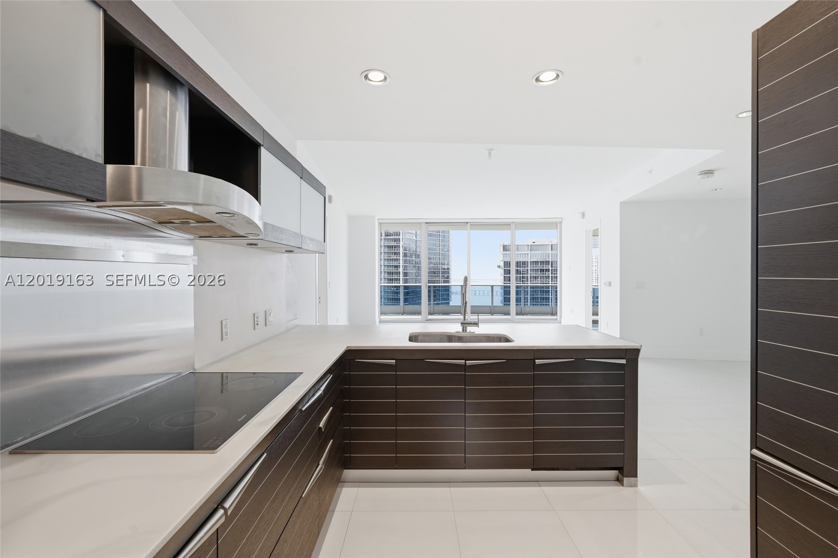200 Biscayne Boulevard Way #4904, Miami FL 33131